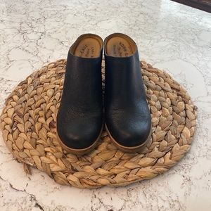 KorkEase Black Mule SZ 7.5 good condition
